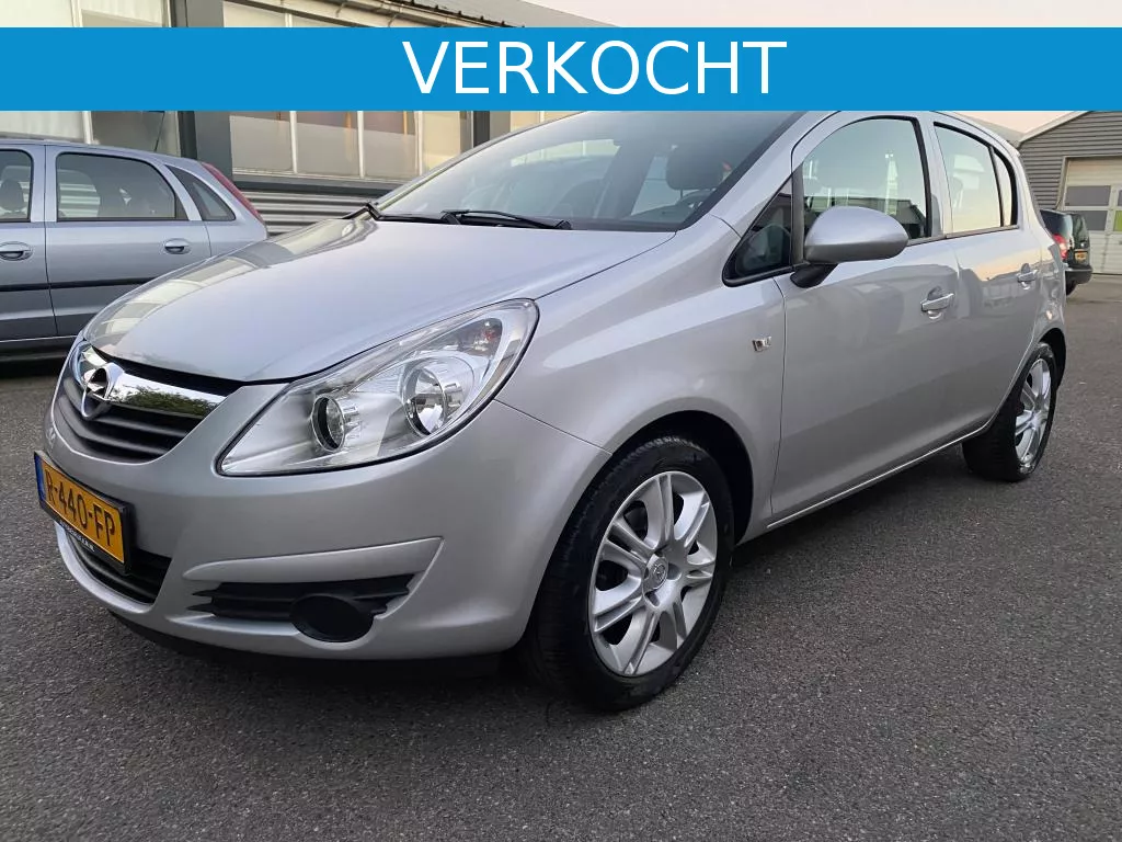 Opel Corsa 1.2-16V Cosmo verkocht